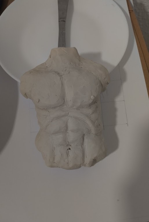 Étude de sculpture figurative en plastiline inspirée de la sculpture classique