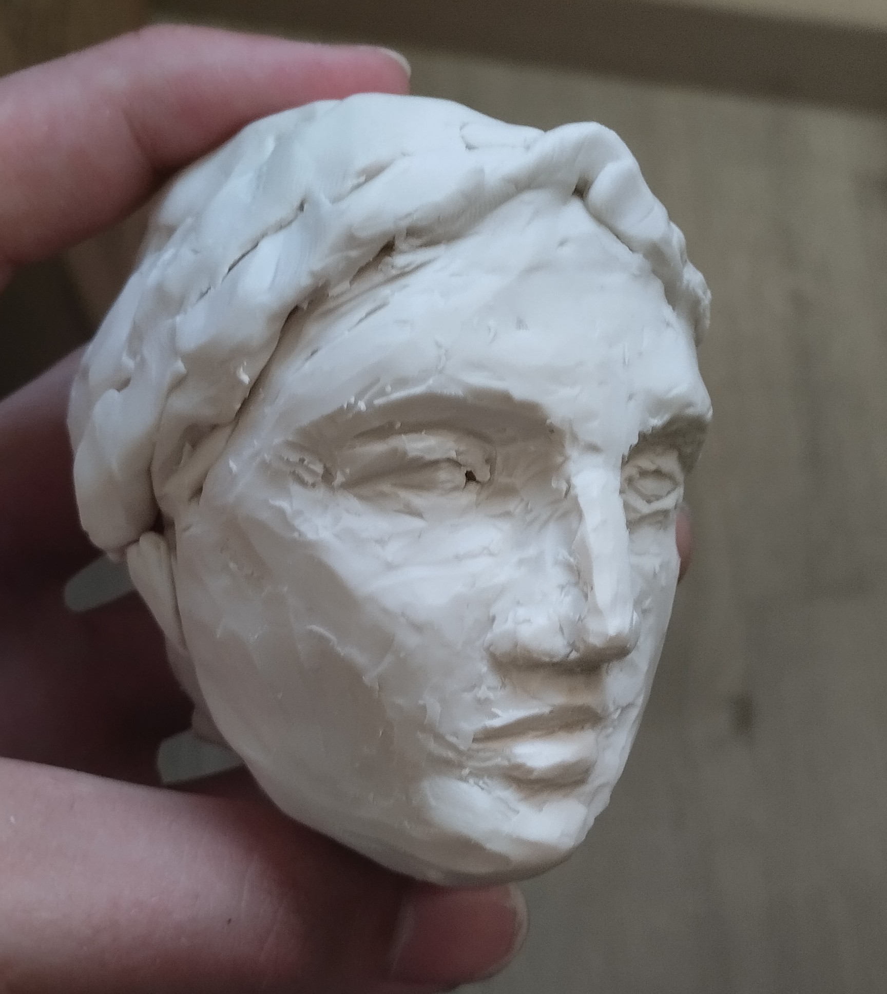 Sculpture académique en plastiline étudiant les proportions du corps humain